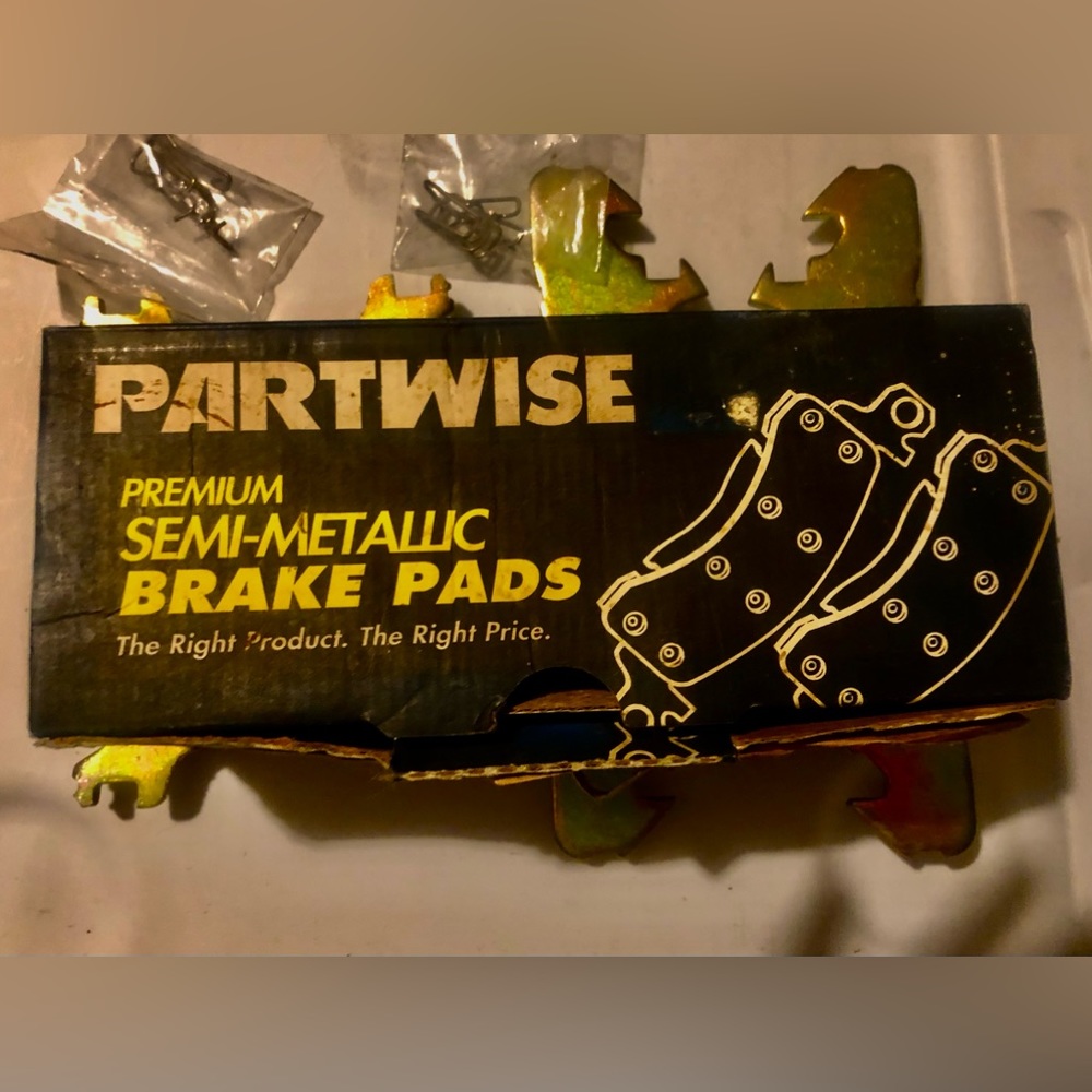 NIB PARTWISE REMIUM SEMI-METALLIC BRAKE PADS